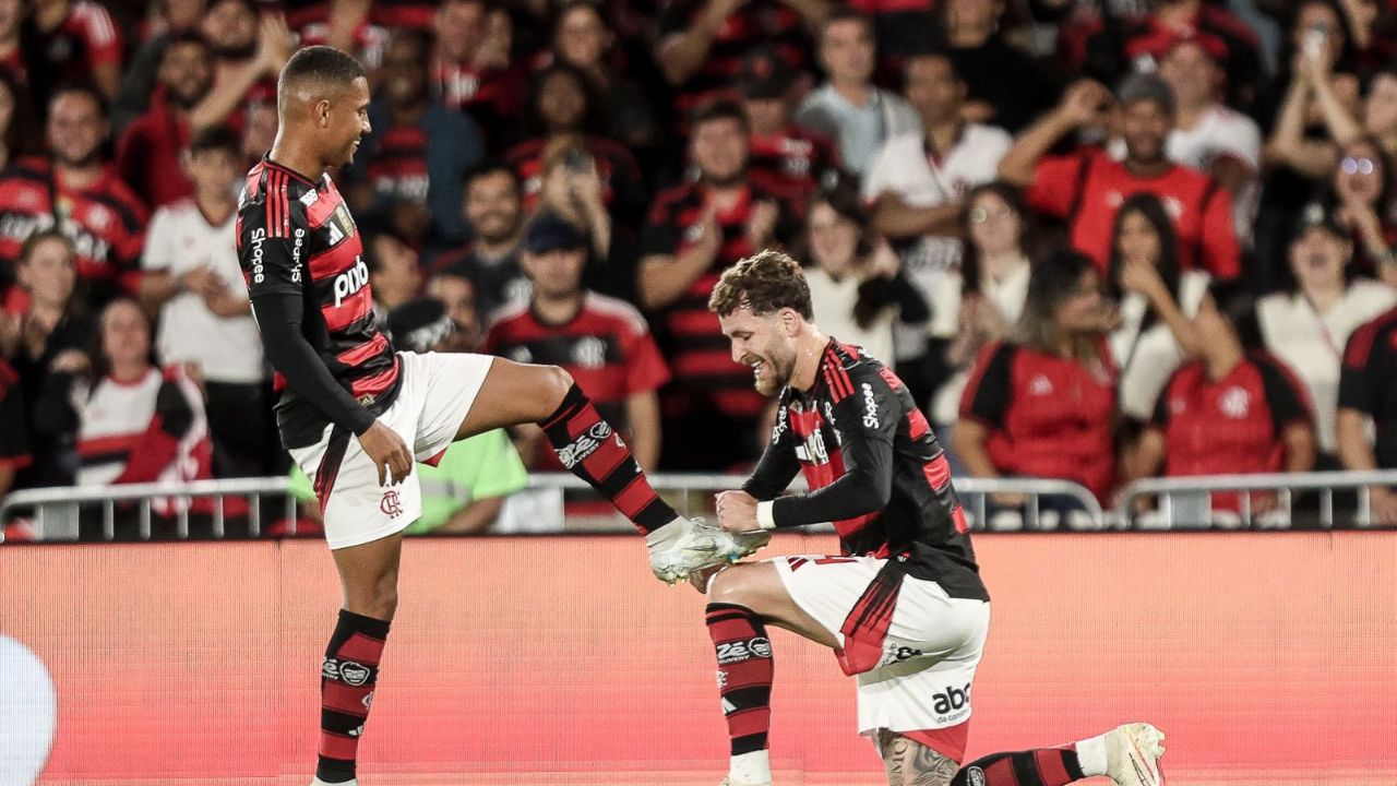 Léo Pereira e Samuel Lino | Foto: Reprodução/X/@Flamengo
