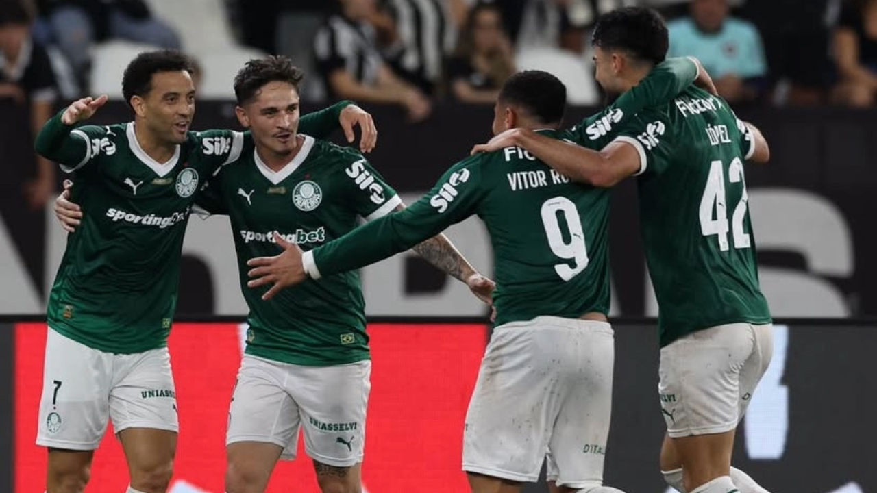 Jogadores do Palmeiras comemoram o gol da vitória sobre o Botafogo | Reprodução/Instagram/@palmeiras