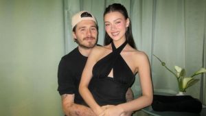 Nicola Peltz usa vestido da mãe ao renovar votos com Brooklyn Beckham