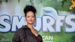 Rihanna exibe barriga do seu terceiro filho durante passeio
