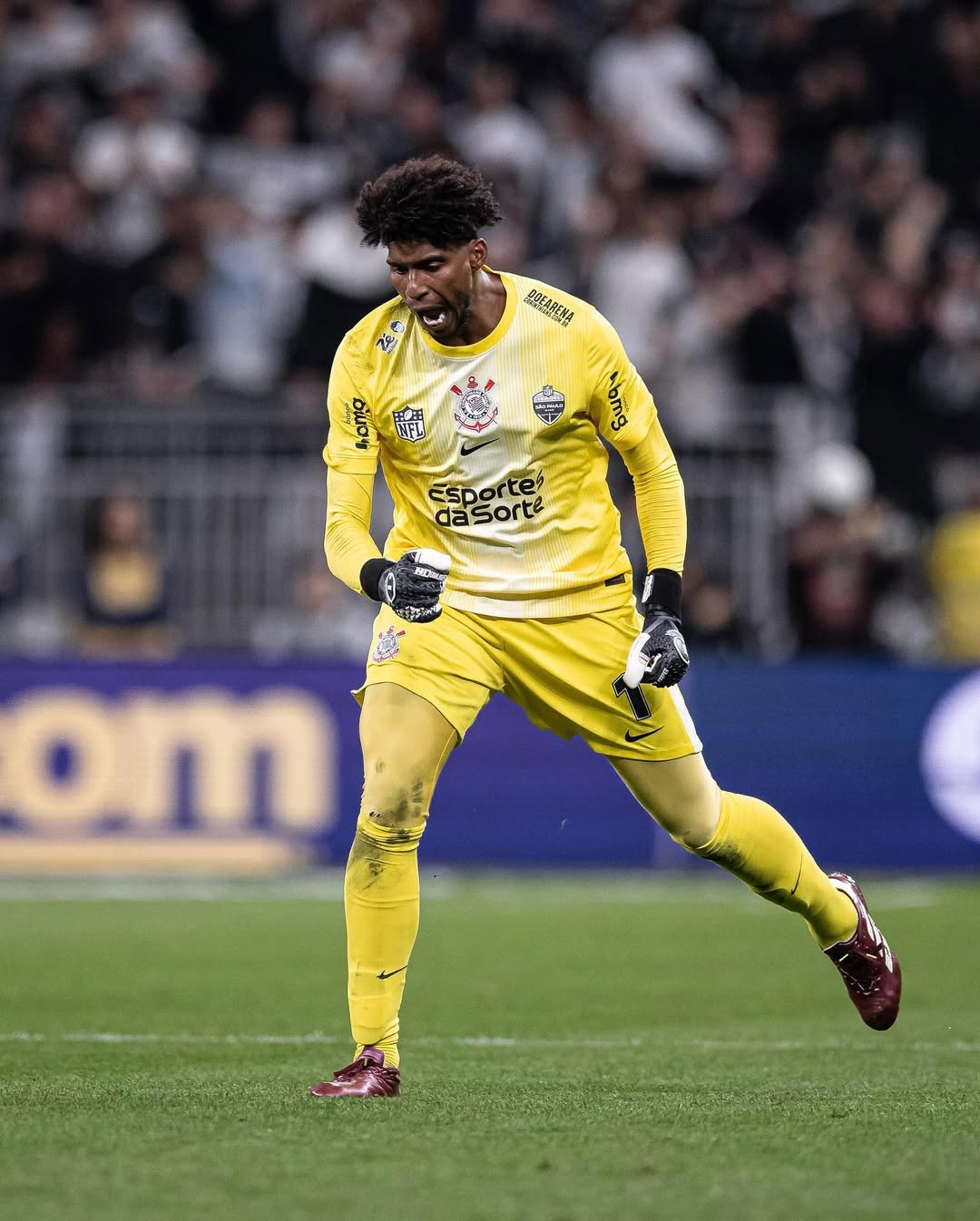 Hugo Souza foi um dos destaques do dérbi | Reprodução/Instagram/@hugosouza