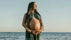 À espera de Bento, Carol Peixinho registra treino na academia e encanta fãs