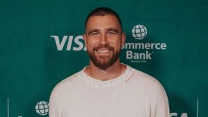 Travis Kelce assume criação em coleção da American Eagle com a Tru Kolors