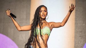 Tyla agita São Paulo em evento de lançamento de fast-fashion sueca