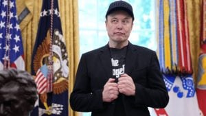 Elon Musk processa Apple e OpenAI e pede indenização bilionária