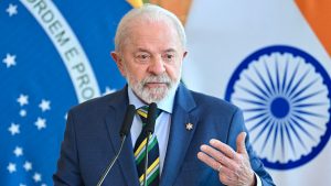 Lula diz que Donald Trump deveria experimentar o método do Pix
