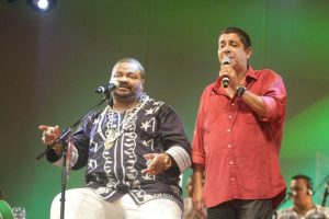 Zeca Pagodinho se despede de Arlindo Cruz em homenagem emocionante