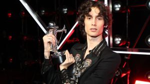 VMA 2025: Sombr vence categoria Melhor Alternativo