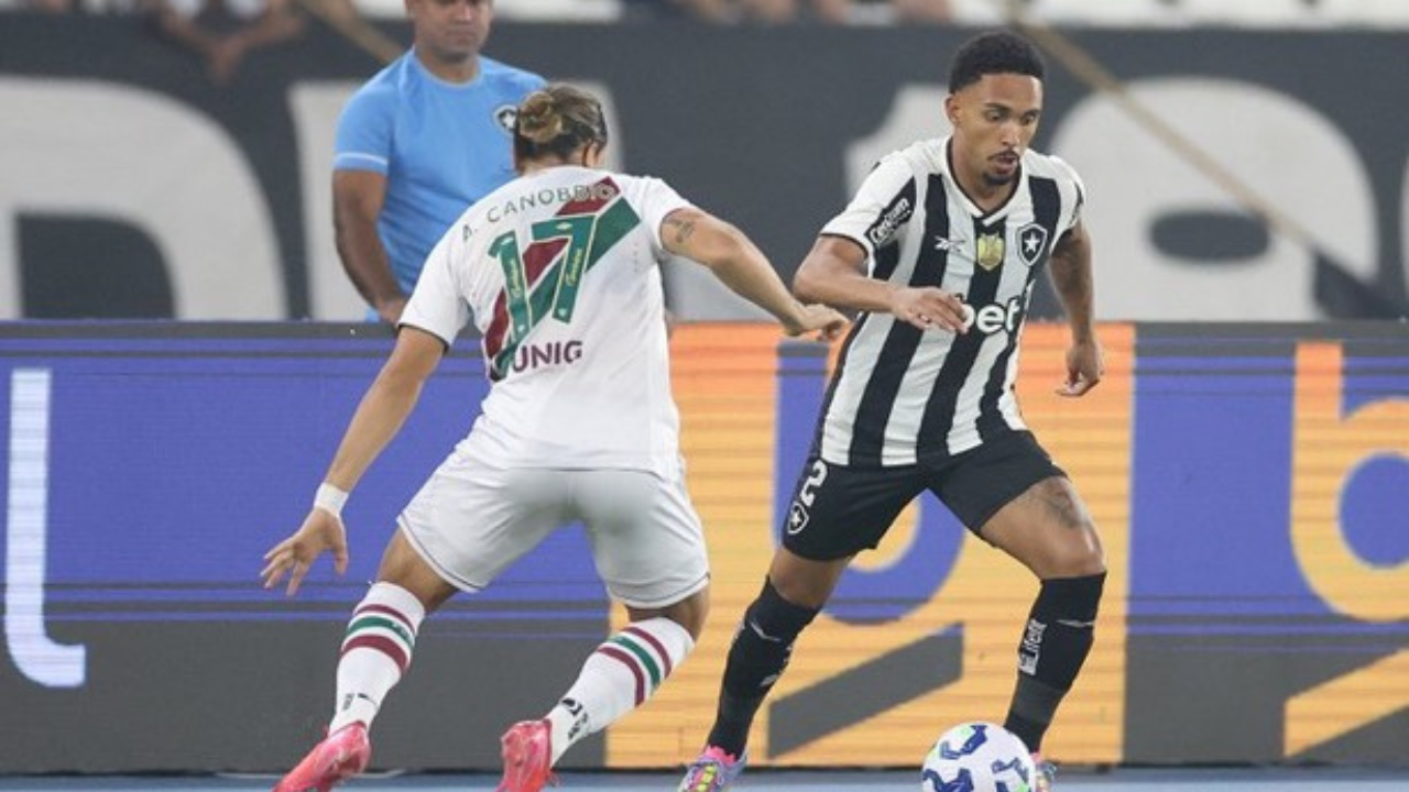 jogadores do Fluminense e Botafogo no último confronto | Reprodução/X/@botafogo