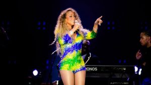 Mariah Carey brilha com quatro looks no The Town 2025