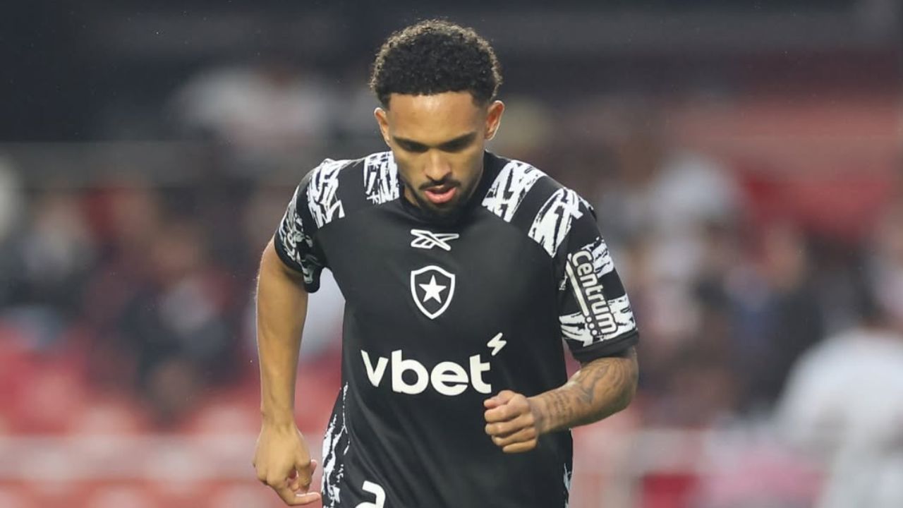 Vitinho durante aquecimento | Reprodução/Instagram/@botafogo