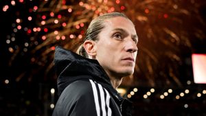 Entre glórias e desafios, Filipe Luís alcança um ano no comando do Flamengo