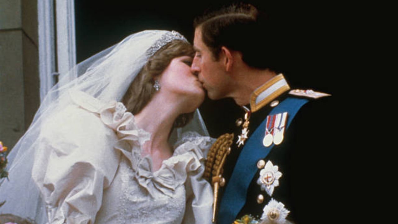 Rei Charles Beijando Diana | Reprodução/ Bettmann / Getty Imagens Embed