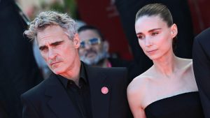 Festival de Cinema de Veneza 2025: glamour marca o sétimo dia de tapete vermelho