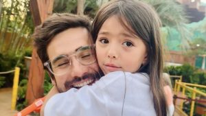 Nicolas Prattes fala sobre relação com Zoe, filha de Sabrina Sato: “Maior presente da vida”