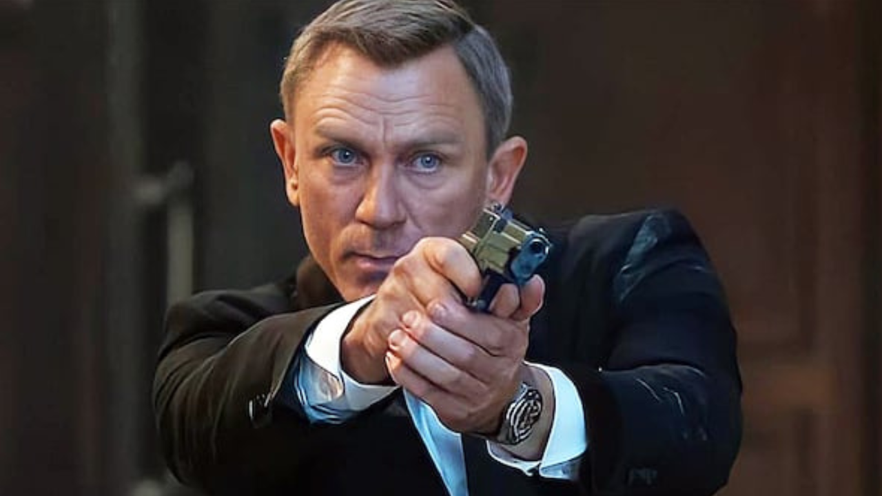Daniel Craig interpretando James Bond | Reprodução/X/@MeriStation