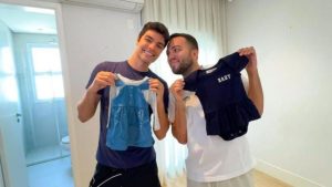 Lucas Rangel compartilha foto com “barriga de aluguel” de sua filha Mia