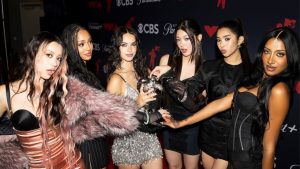 Katseye brilha no VMA 2025 com looks icônicos