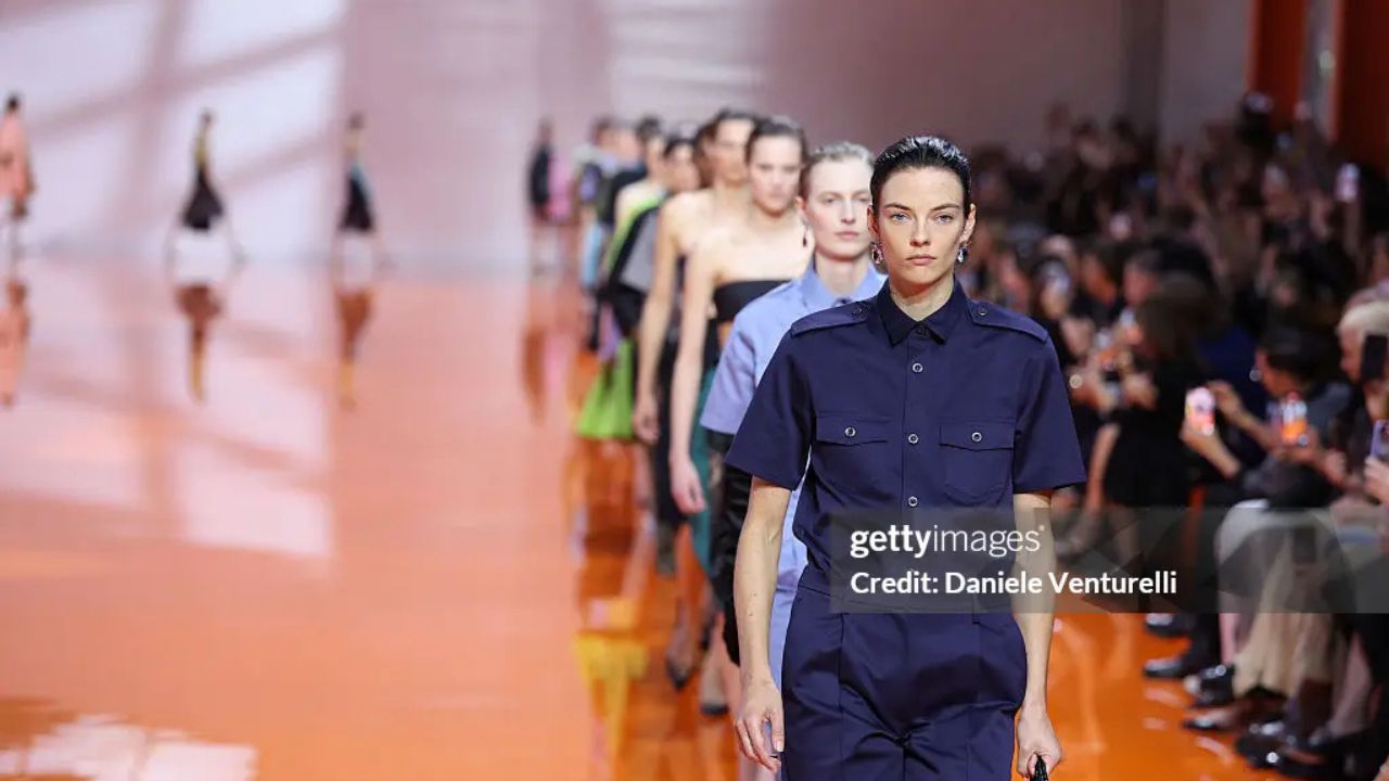 Desfile Prada primavera/verão 2026 | Milão Fashion Week | Reprodução/Daniele Venturelli/Getty images Embed