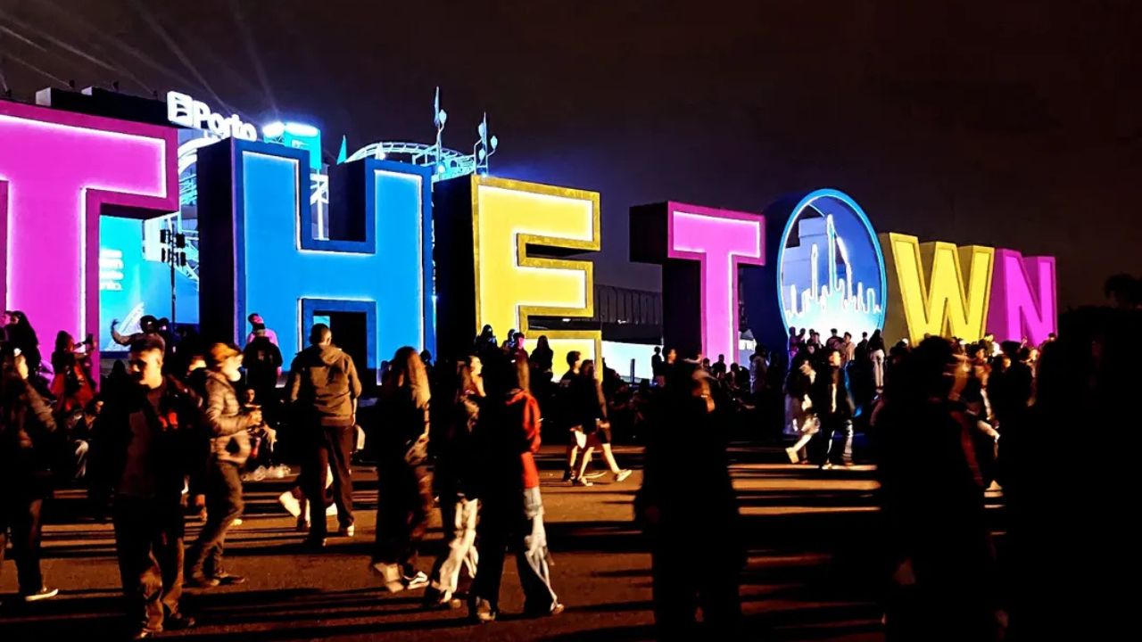 Letreiro da entrada do The Town em Interlagos | Reprodução/Instagram/@nlima12