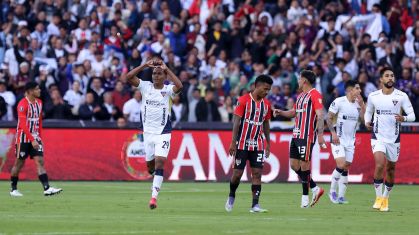 Bryan Ramirez celebra gol marcado contra o São Paulo | Reprodução/Franklin Jacome/Getty Images Embed