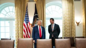 Homenagem a Charlie Kirk tem presença de Trump com discurso forte