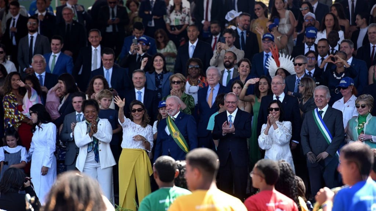 Lula e políticos presentes no Dia da Independência | Reprodução/China News Service/Getty Images Embed