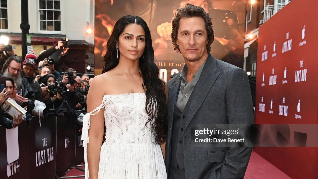 Camila Alves e Matthew McConaughey comparecem à exibição de "O Ônibus Perdido", em Londres, Inglaterra | Reprodução/Dave Benett/Getty Images Embed