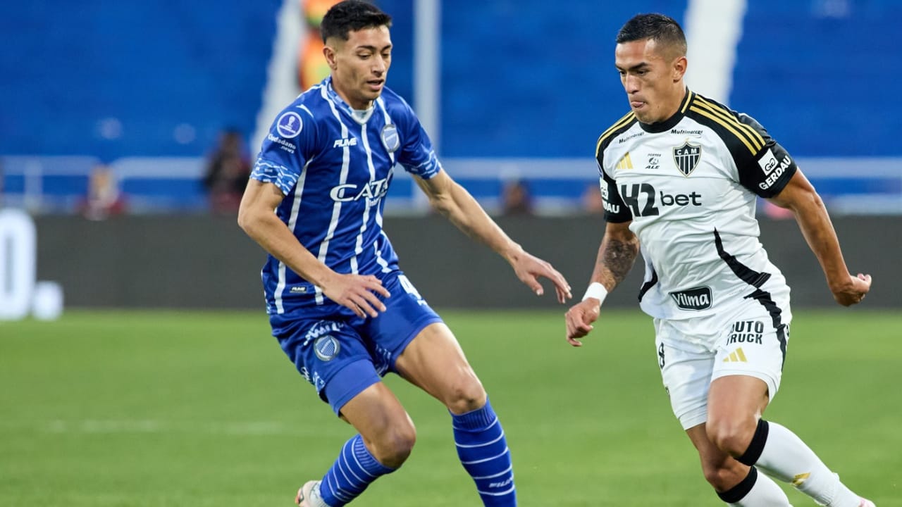 Jogadores de Atlético-MG e Godoy Cruz pela Sul-Americana 2025 | Reprodução/X/@SudamericanaBR