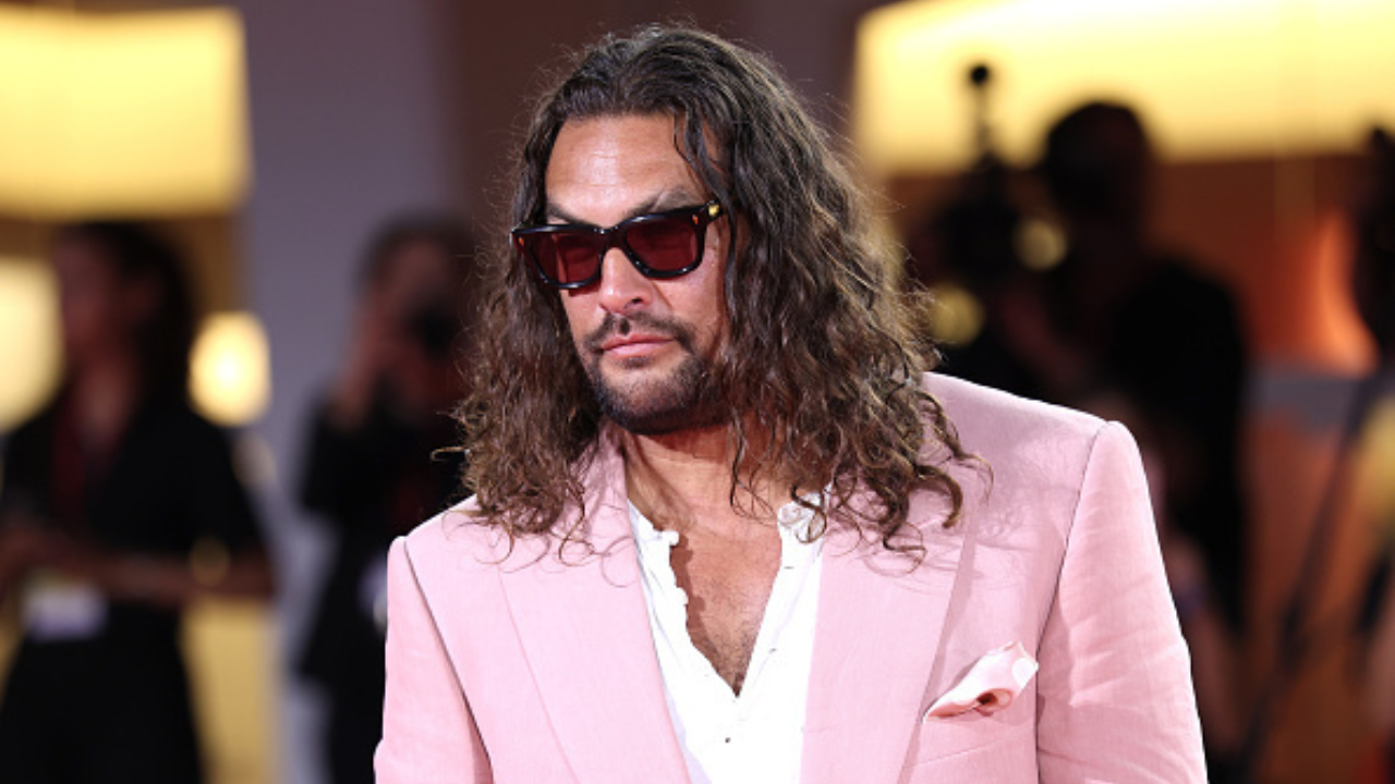 Jason Momoa notapete vermelho do Festival de Cinema se Veneza l Reprodução/Gisela Schober/Getty Images Embed