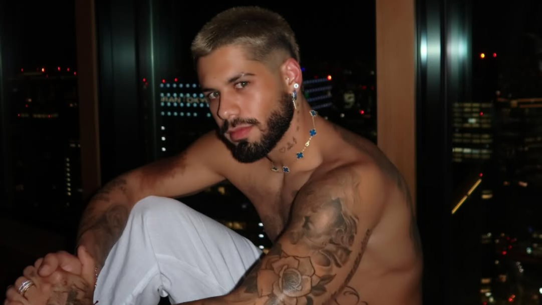 Zé Felipe agita fãs ao falar de morena no palco