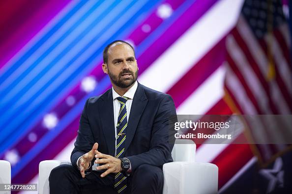 Eduardo Bolsonaro discursa na Conferência Anual de Ação Política Conservadora (CPAC) | Reprodução/ Al Drago/Bloomberg/ Getty Images Embed
