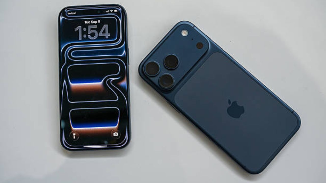 Modelos iPhone 17 Pro e 17 Pro Max | Reprodução/David Paul Morris/Bloomberg/Getty Images Embed