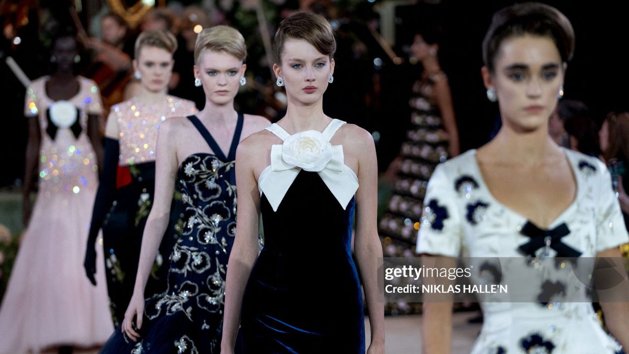 Richard Quinn para o London Fashion Week | Reprodução/Niklas Halle'n/Getty Images