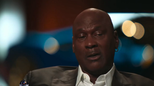 Michael Jordan se emociona ao relembrar NBA e revela desejo de voltar às quadras