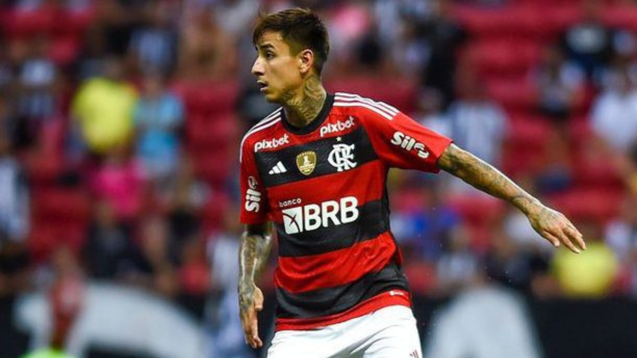 Pulgar com a camisa do flamengo | reprodução/x/@_matheusfla