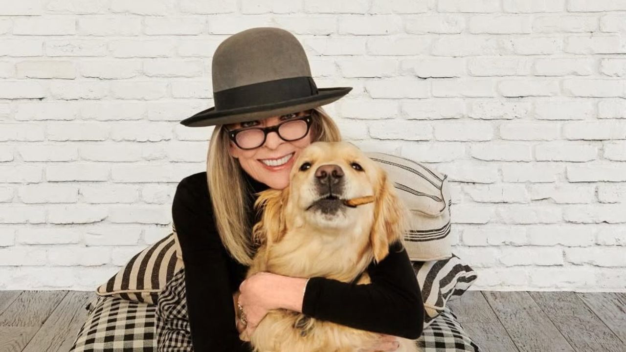 Diane Keaton e seu cachorro Reggie em publicação de seu instagram | Reprodução/Instagram/@diane_keaton