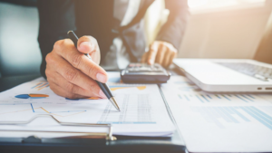 Como clubes e eventos monitoram o cenário econômico para suas finanças