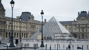 Joias roubadas do Museu do Louvre estão avaliadas em US$ 102milhões