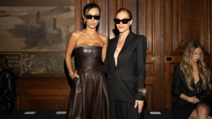 Silvia Braz e Gio Ewbank assistem juntas desfile Nina Ricci na PFW