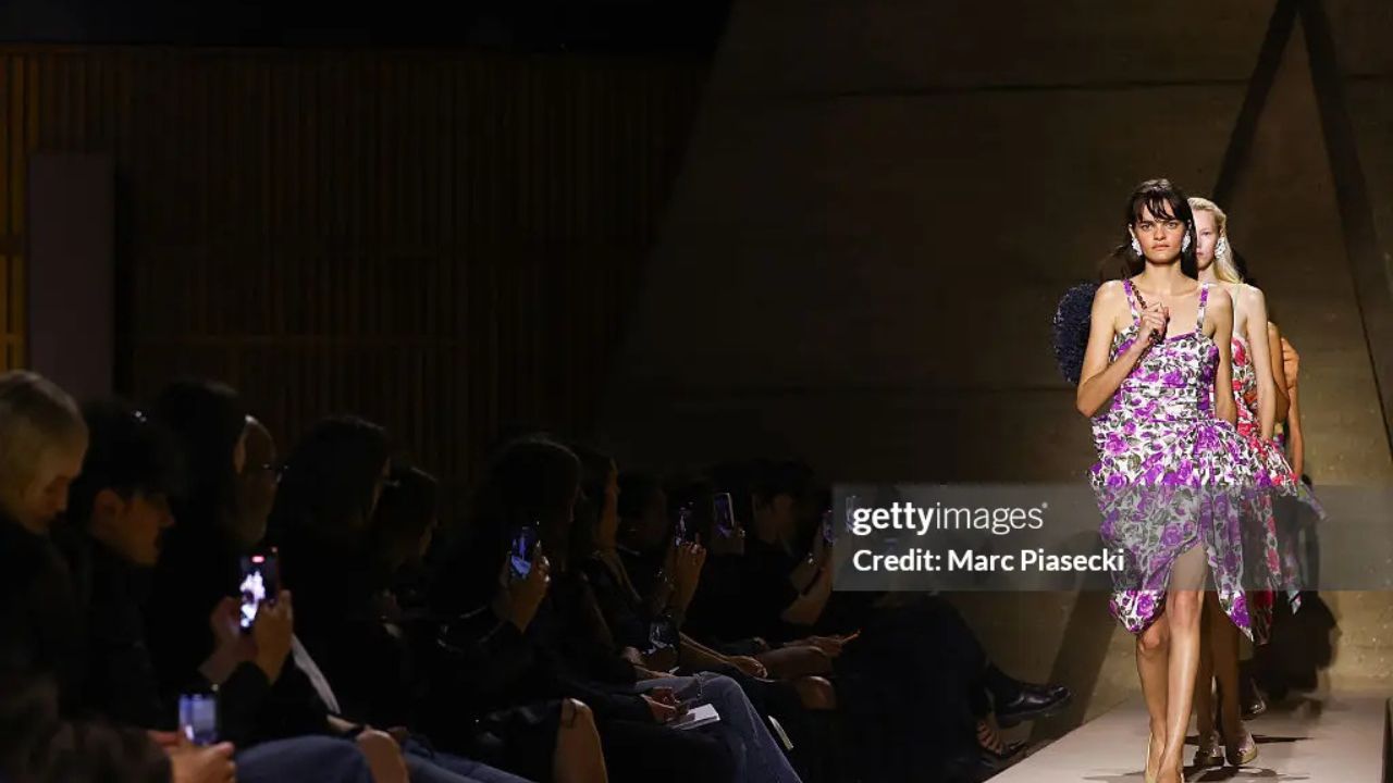 Desfile primavera/verão 2026 Chloé Paris Fashion Week | Reprodução/Marc Piasecki/Getty Images Embed