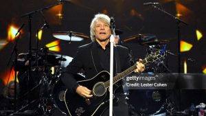 Bon Jovi anuncia retorno aos palcos após cirurgia e lança versão especial de álbum