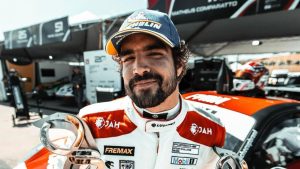 Caio Castro sofre acidente em treino automobilístico no Paraná