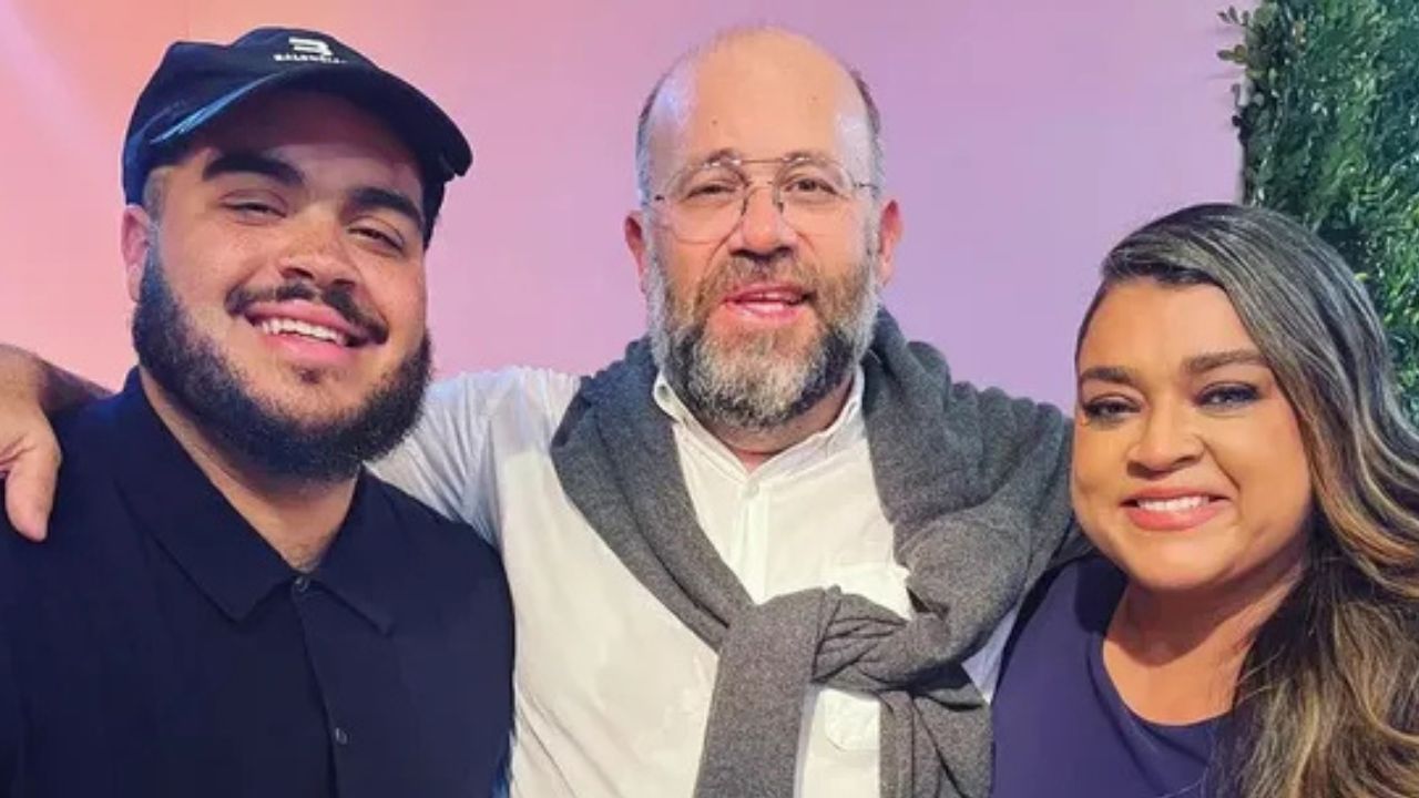 Francisco Gil ao lado dos pais, Otávio Müller e Preta Gil | Reprodução/Instagram/@otaviomuller_