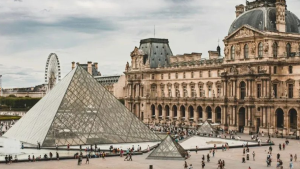 Ministro da Justiça da França se posiciona sobre roubo no Louvre