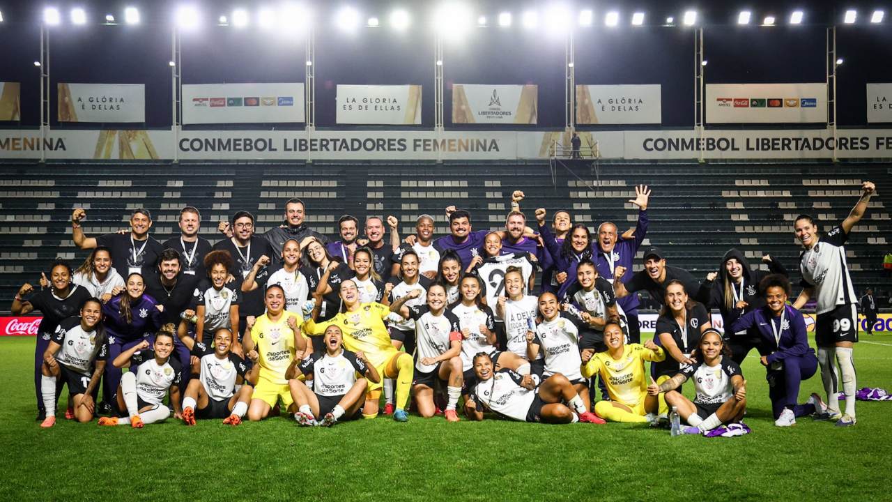 Jogadoras do Corinthians comemoram a vaga na final após a partida contra a Ferroviária | Reprodução/ X/ @SCCPFutFeminino