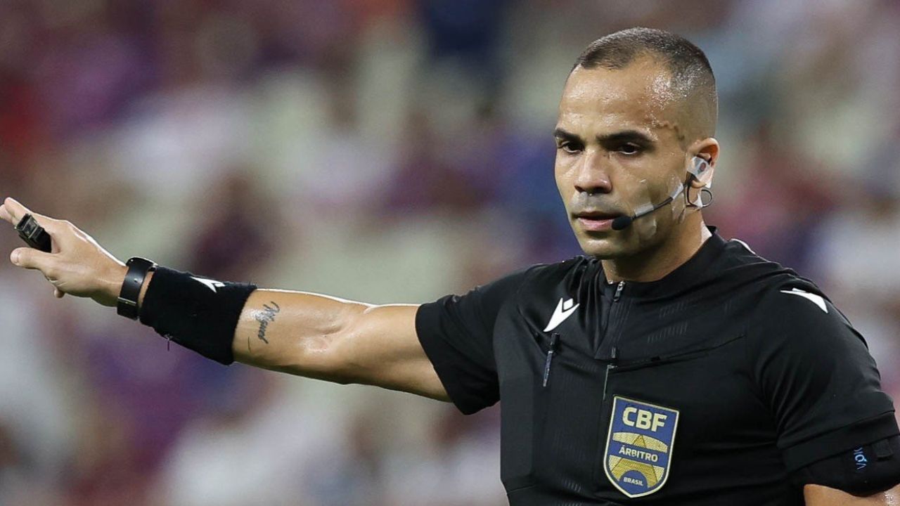 Árbitro Alex Gomes Stefano | Reprodução/X/@fla_infos