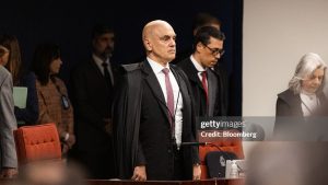 Alexandre de Moraes mantém prisão domiciliar de Bolsonaro