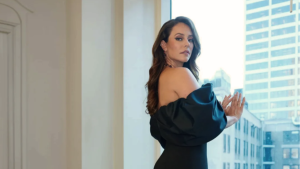 Paolla Oliveira adota novo visual e reflete sobre fases da vida