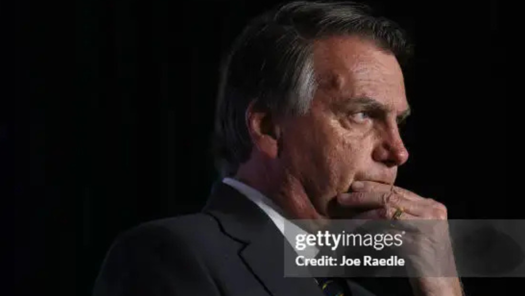 Bolsonaro tenta reverter condenação e questiona decisão do STF